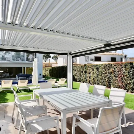 Barinel By Cleverdetails Located In A Quiet And Privileged Area Of