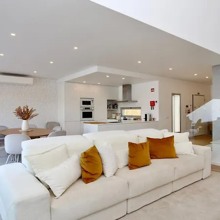 Barinel By Cleverdetails Located In A Quiet And Privileged Area Of Вилла Виламура