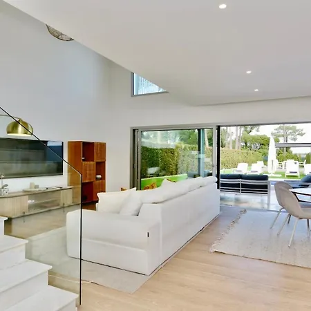 Barinel By Cleverdetails Located In A Quiet And Privileged Area Of Виламура