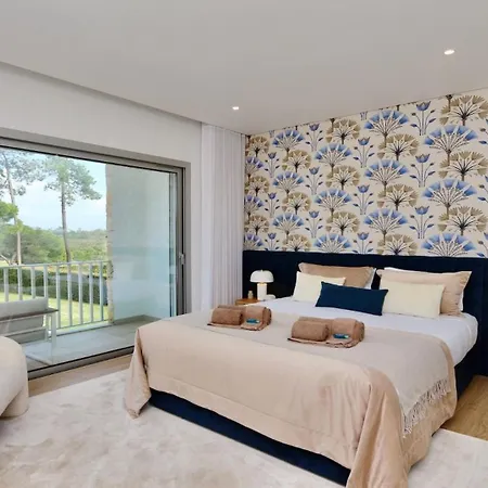 Barinel By Cleverdetails Located In A Quiet And Privileged Area Of Вилла Виламура