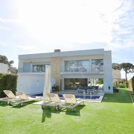 Вилла Barinel By Cleverdetails Located In A Quiet And Privileged Area Of *